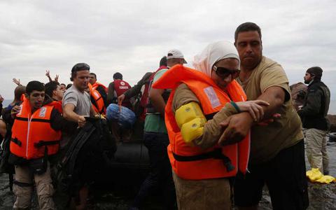 Οι Ελληνες διδάσκουν
ανθρωπιά και αλληλεγγύη
σε όλο τον κόσμο